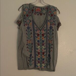 Embroidered  Gray Women’s Johnny  Was top . Cut out short sleeve! Runs generous.